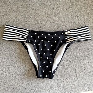 ROXY Bikini bottom size S 🖤🤍